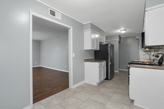 8327 Lowell Ave in Overland Park, KS - Building Photo - Building Photo