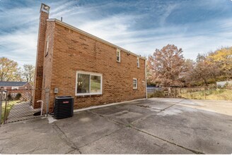 3203 Hebron Dr in Pittsburgh, PA - Building Photo - Building Photo