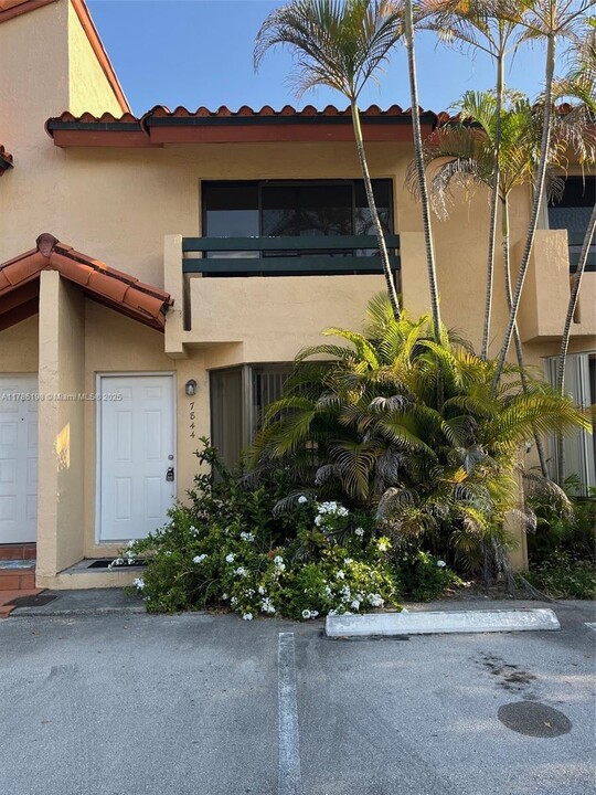 7844 SW 102nd Ln in Miami, FL - Foto de edificio