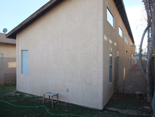 419 S Tonopah Dr in Las Vegas, NV - Foto de edificio - Building Photo