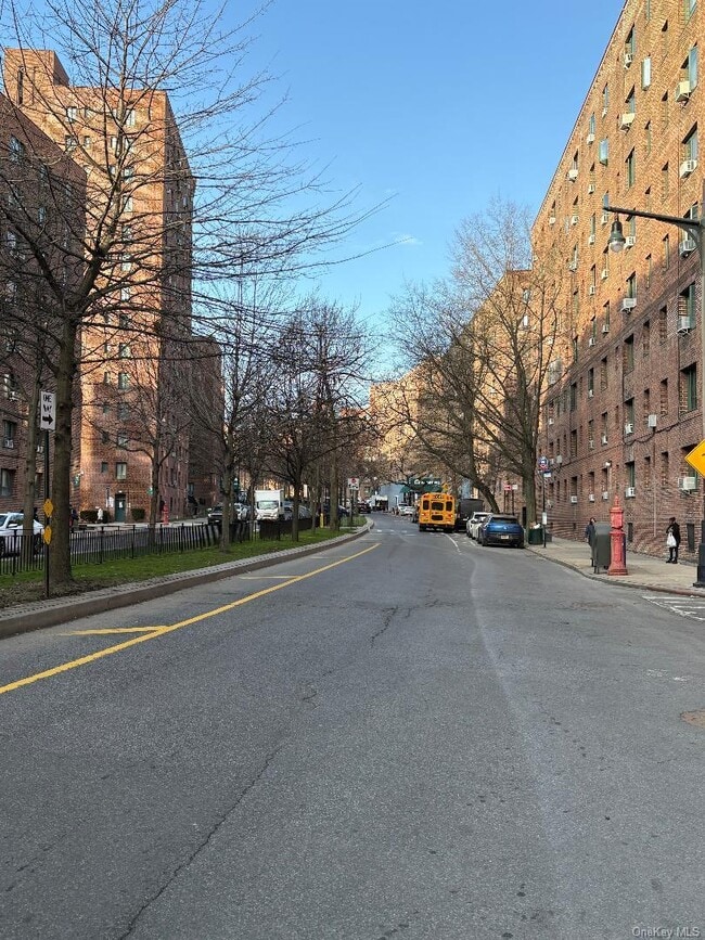 1591 Metropolitan Ave in Bronx, NY - Building Photo - Building Photo