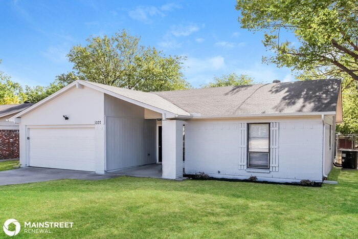 1037 Bryant St in Benbrook, TX - Building Photo