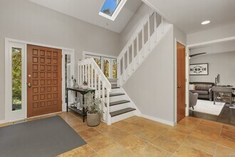 86 Shady Knoll Dr in Stamford, CT - Building Photo - Building Photo