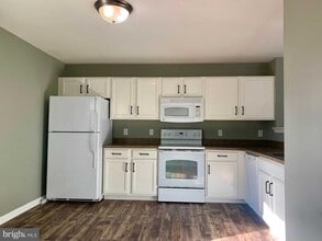 351 Paradee Dr in Dover, DE - Building Photo - Building Photo