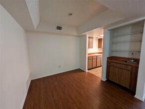 7431 Holly Hill Dr in Dallas, TX - Building Photo - Building Photo
