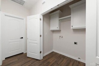 601 N Ozaka St in Roma, TX - Building Photo - Building Photo