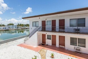 8210 Byron Ave in Miami Beach, FL - Building Photo