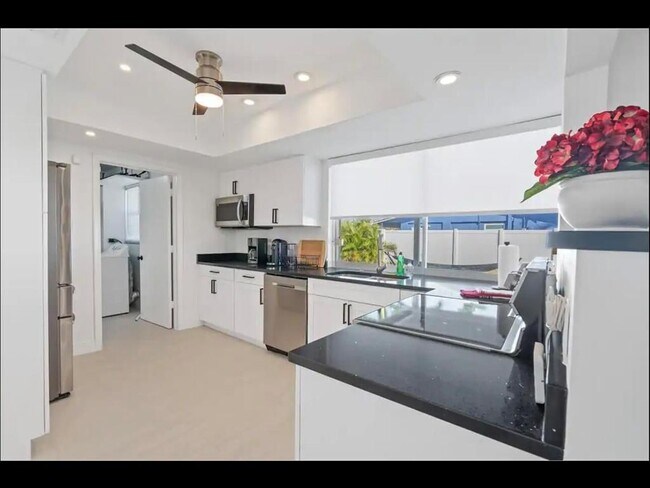 5040 NE 22nd Ave in Lighthouse Point, FL - Building Photo - Building Photo