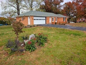 103 Cherry Ave in Grottoes, VA - Building Photo - Building Photo