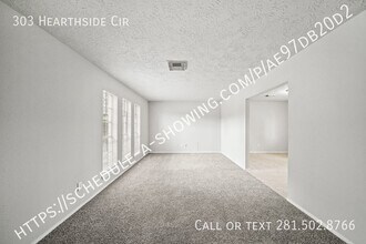 303 Hearthside Cir in League City, TX - Building Photo - Building Photo
