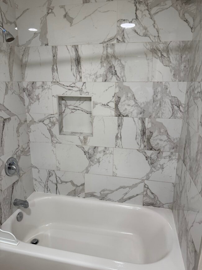 11640 Menlo Ave in Hawthorne, CA - Building Photo - Building Photo