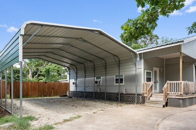 property at 112 Queenswood Dr