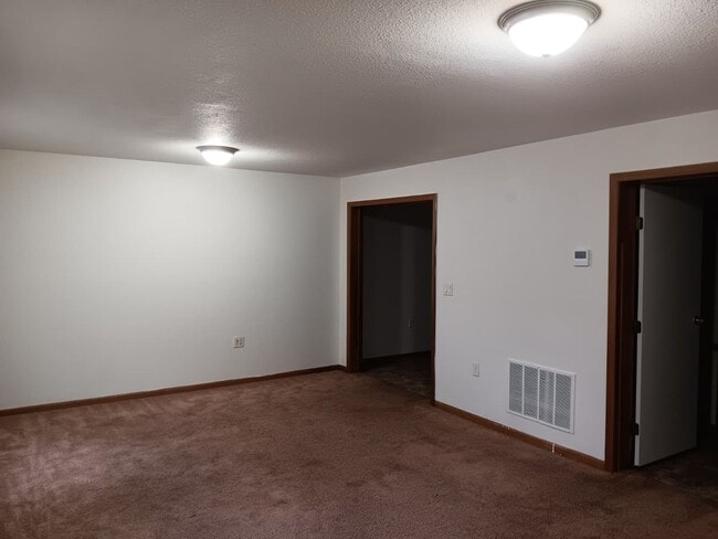 545 W Grand Ave in Springfield, OH - Building Photo - Building Photo