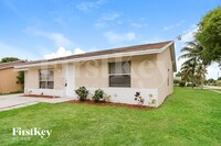 6149 Blue Grass Cir in Greenacres, FL - Foto de edificio - Building Photo