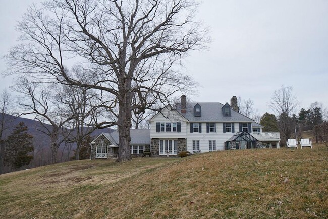 9 Douglas Ln in Cold Spring, NY - Building Photo - Building Photo