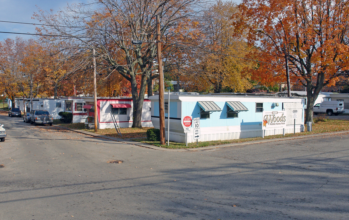 Woods Mobile Home Park in Dayton, OH - Foto de edificio