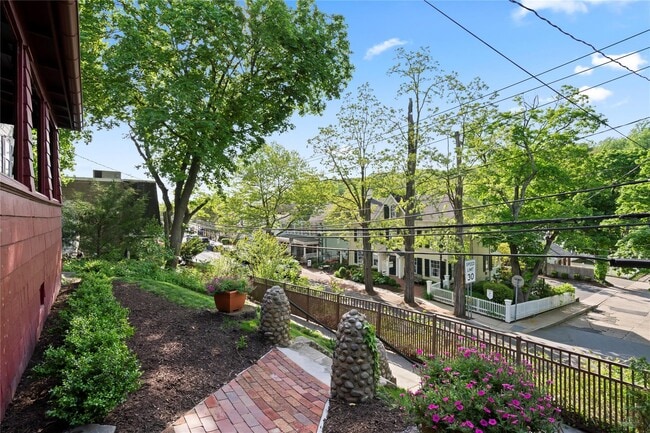 152 Main St in Cold Spring Harbor, NY - Building Photo - Building Photo