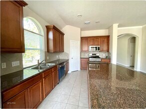 38 Robin Caper Ct in Spring, TX - Foto de edificio - Building Photo