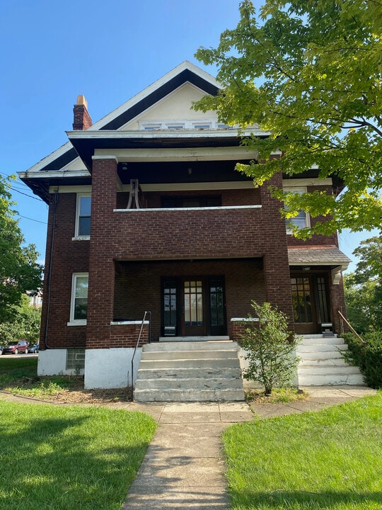 339-2 Probasco St, Unit 2nd Floor in Cincinnati, OH - Foto de edificio