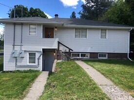 1330 NE Hillside Dr, Unit B in Pullman, WA - Building Photo