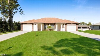 903 Albany Ave in Lehigh Acres, FL - Building Photo