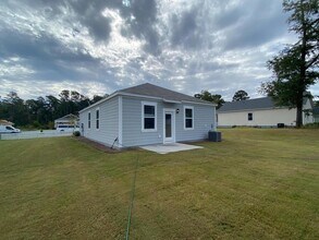 1088 Refuge Wy in Summerton, SC - Foto de edificio - Building Photo