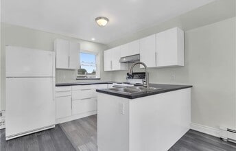 404 Montreal St in Kingston, ON - Building Photo - Building Photo