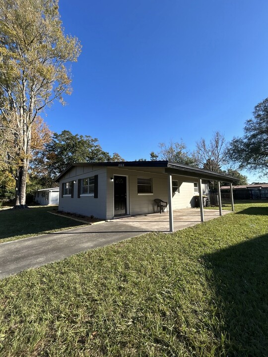 8068 Lourdes Dr S in Jacksonville, FL - Building Photo