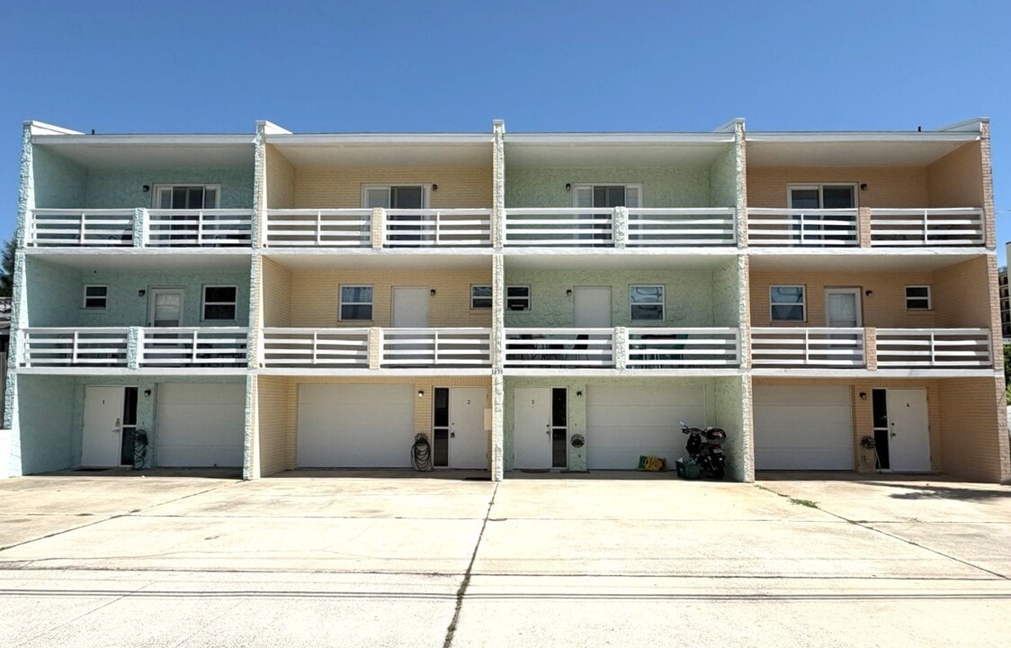 3635 Cardinal Blvd in Daytona Beach Shores, FL - Building Photo
