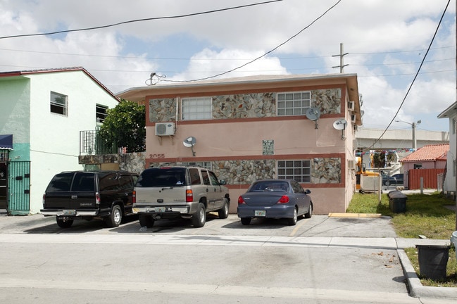 2055 Palm Ave in Hialeah, FL - Building Photo - Building Photo