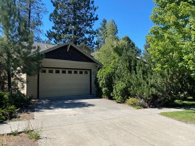 property at 865 SW Silver Lake Blvd