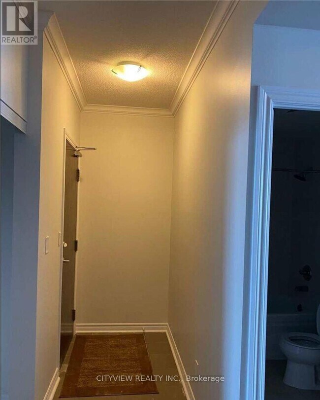 3504 Hurontario St in Mississauga, ON - Building Photo - Building Photo