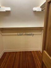 28 Maple Park in Newton, MA - Foto de edificio - Building Photo