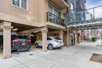 1686 E 19th St in Brooklyn, NY - Foto de edificio - Building Photo