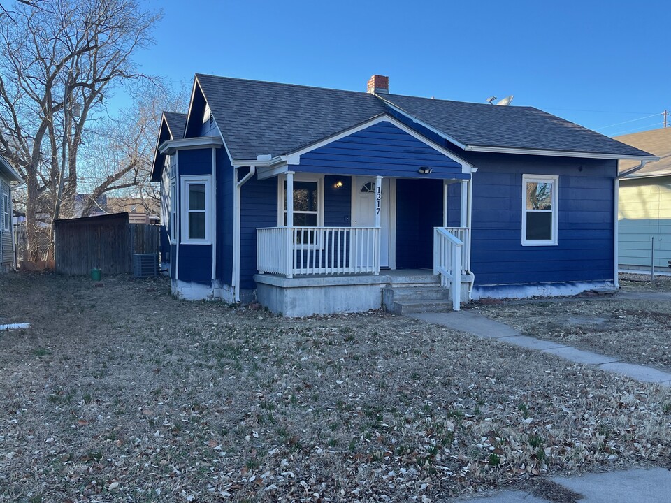 1217 S St Francis Ave in Wichita, KS - Building Photo