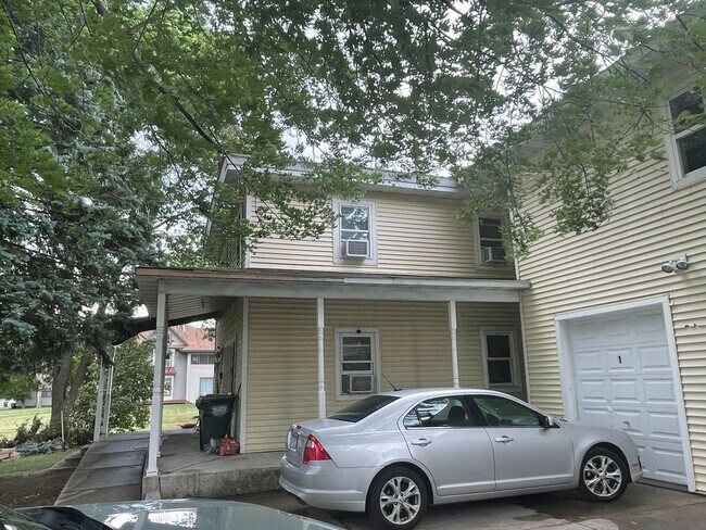 126 Main St W, Unit 3