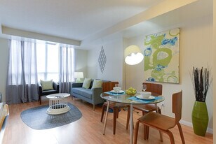 224 Richmond St W in Toronto, ON - Building Photo