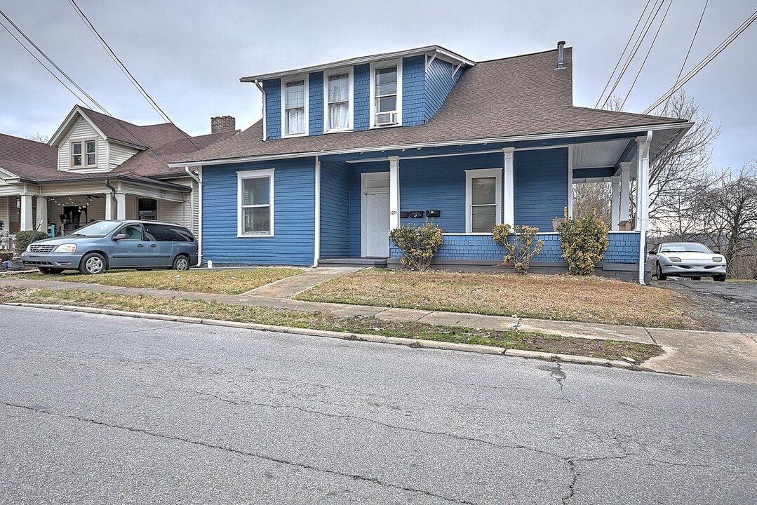 1211 Broad St in Bristol, TN - Foto de edificio