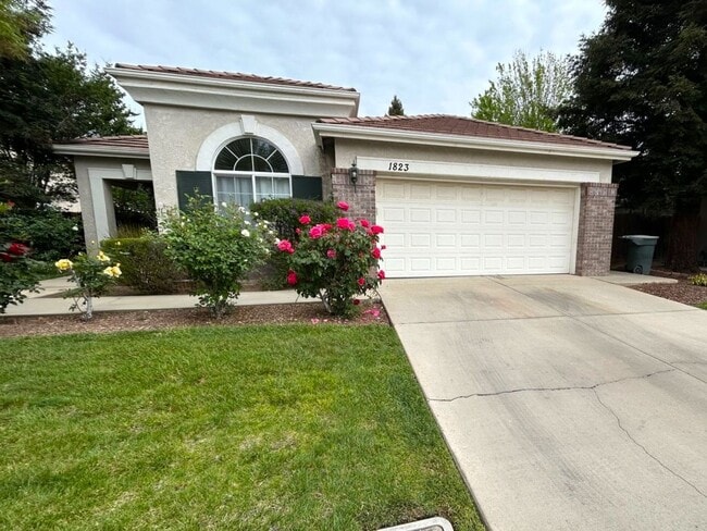 1823 Edgewood Ct