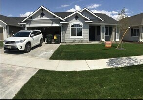 1780 N Snowfield Pl in Kuna, ID - Building Photo