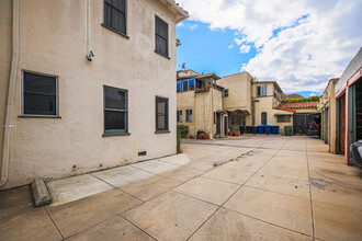 6261 W Olympic Blvd in Los Angeles, CA - Building Photo - Building Photo