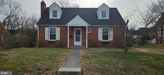 423 Happy Creek Rd in Front Royal, VA - Building Photo - Building Photo