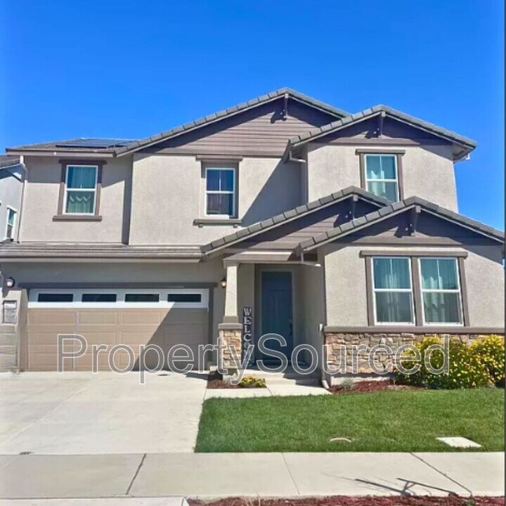 2703 Rabbit Holw Dr in Lathrop, CA - Building Photo