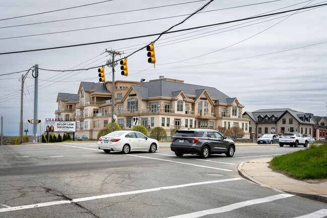 Chapel View in Cranston, RI - Foto de edificio - Building Photo