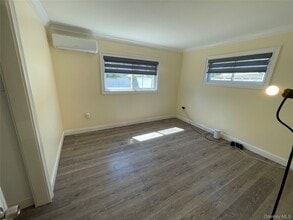 14 Glen Ln in Copiague, NY - Building Photo - Building Photo