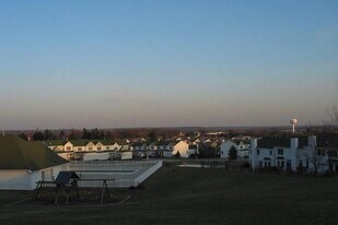 203 Spring Point Dr in Carpentersville, IL - Building Photo