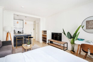 1597 York Ave in New York, NY - Building Photo