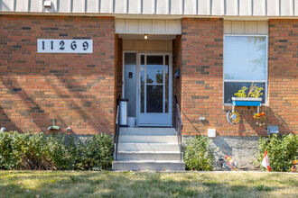 11269 6 St SW in Calgary, AB - Building Photo - Building Photo