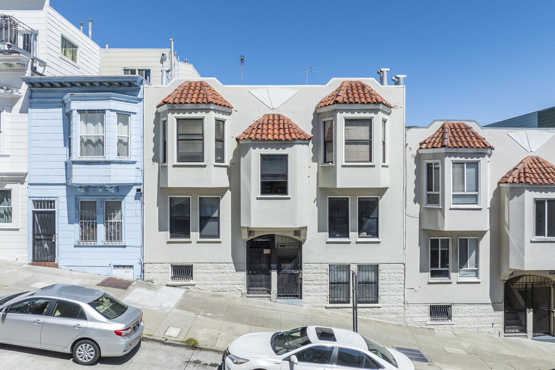 1042 Montgomery St in San Francisco, CA - Building Photo