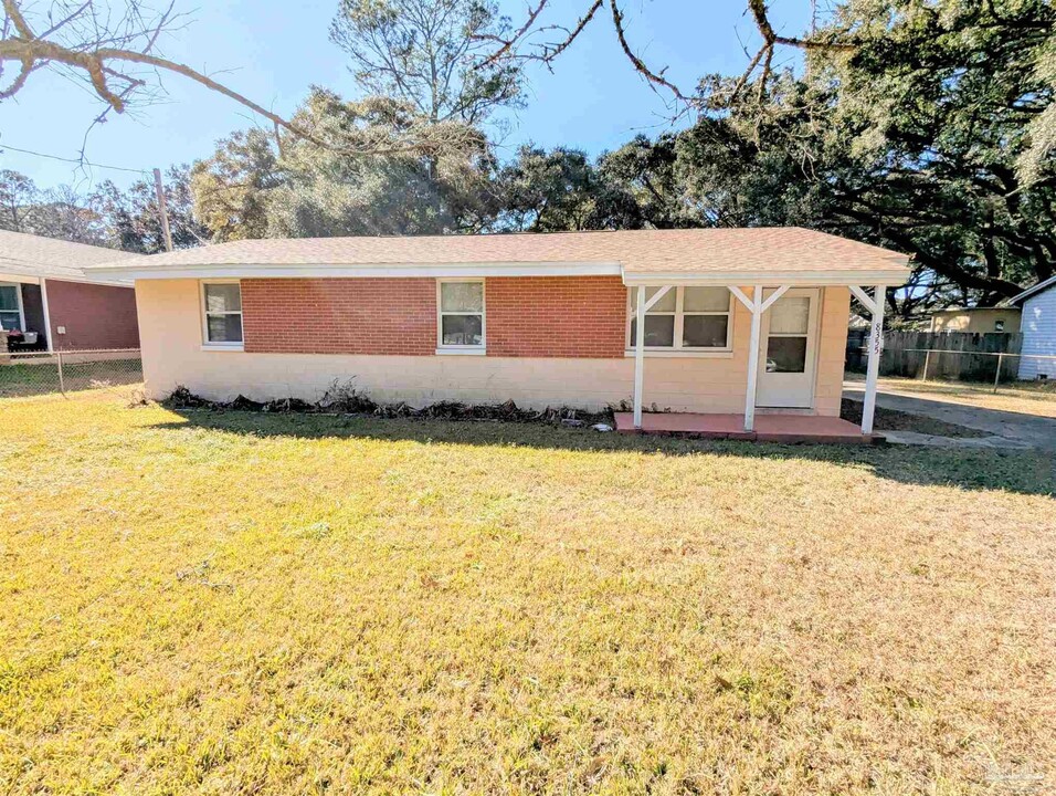 8355 Lawton St in Pensacola, FL - Building Photo